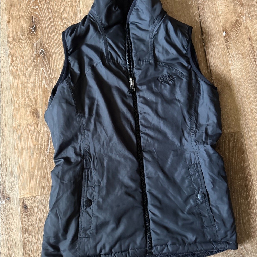 The North Face Black Mossbud Reversible Vest Size S